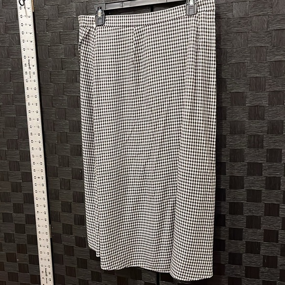 Loft skirt! - Picture 5 of 10